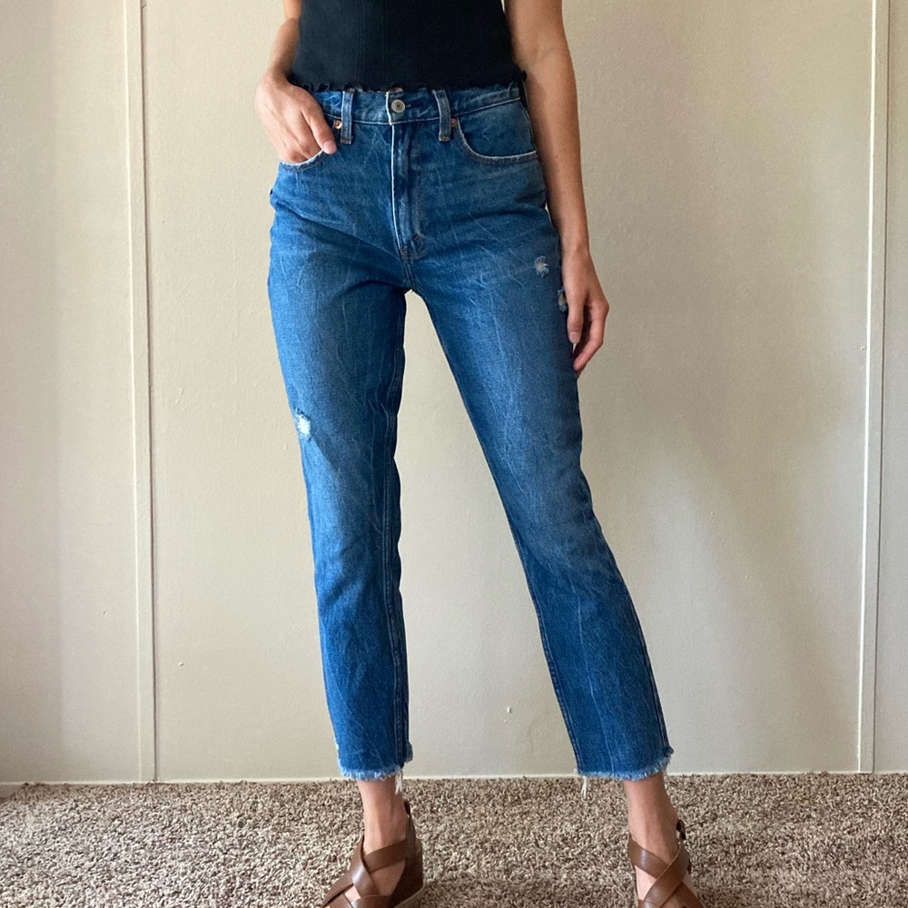 Abercrombie & Fitch Mom Jean Frayed hem size 0/25